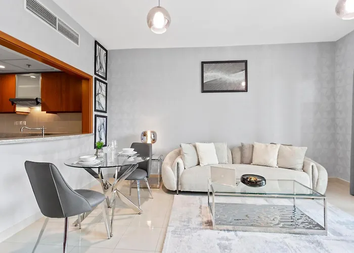Iconic 1 Bed Apartment In The Heart Of Downtown